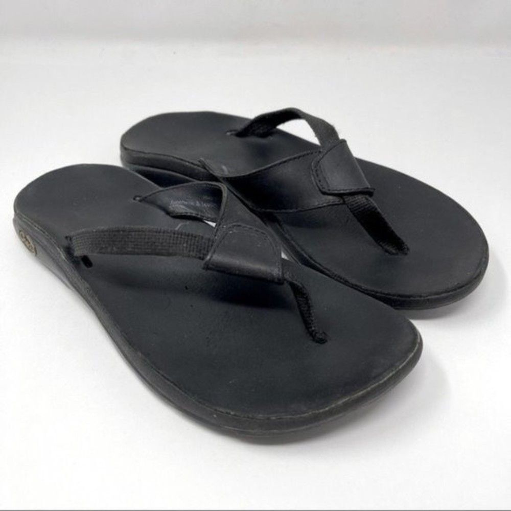 Chaco womans thong sandals black leather W8